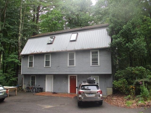 17–19 Edgewood Road, Durham NH — off-campus housing near UNH